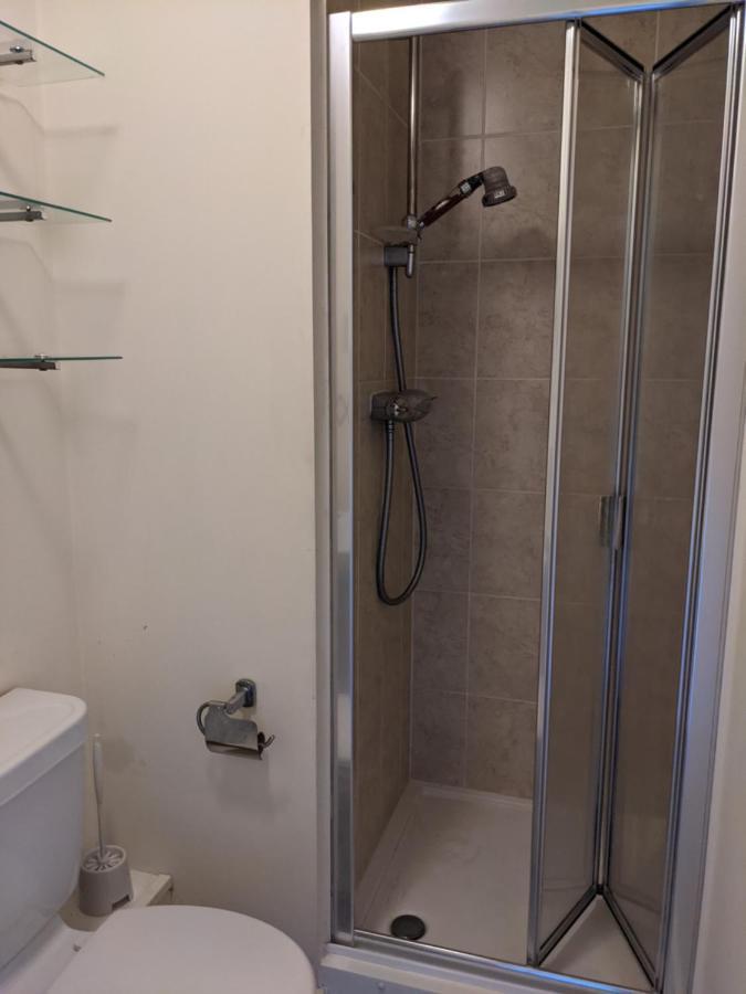 Simple 2-Bedroom 1.5 Bath Apartment In Thornhill เซาธ์แธมป์ตัน ภายนอก รูปภาพ